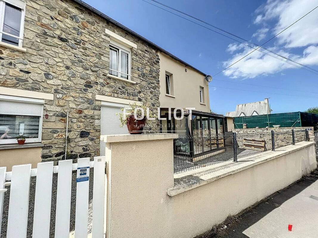 Maison à SAINT-SAUVEUR-LENDELIN