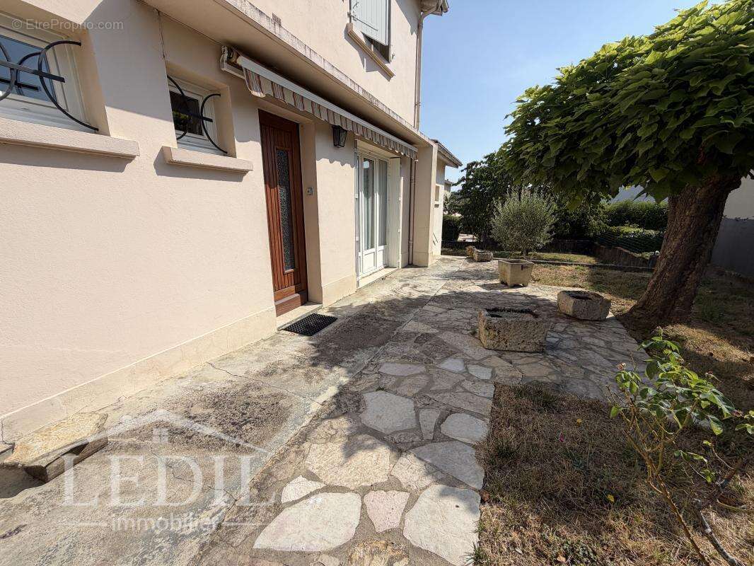 Emplacement calme pour cette maison de ville - photo 4