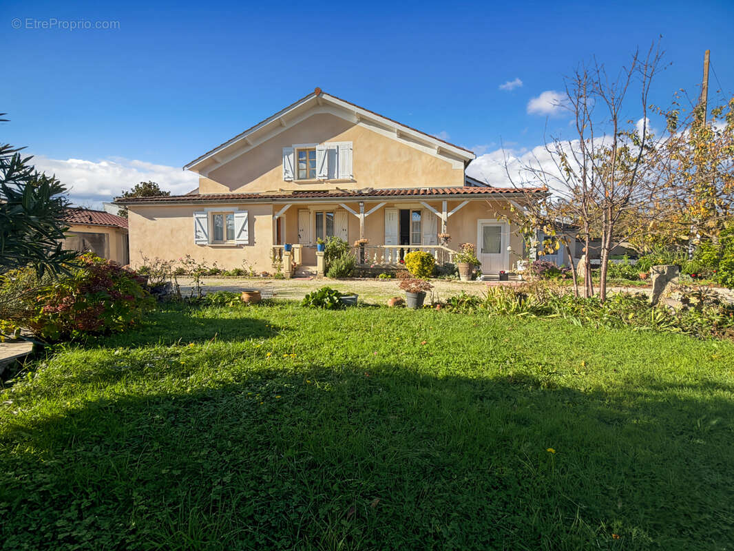 Charmante maison familiale de 100 m2 avec dépendance et grand jardin   Ambérieux-d’Azergues (69480) limite Ans - photo 15