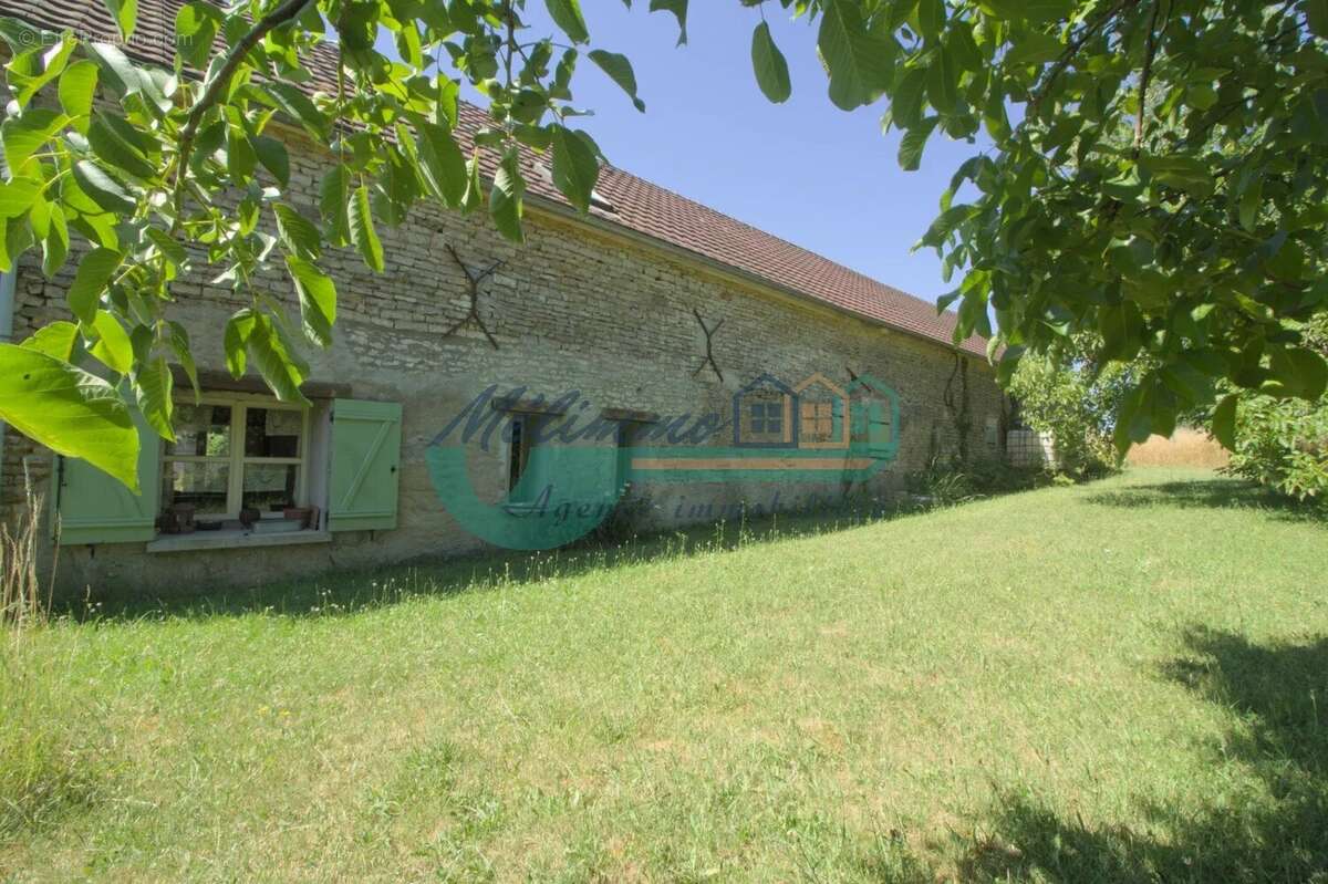 Maison 92 m² à Lain  - photo 7