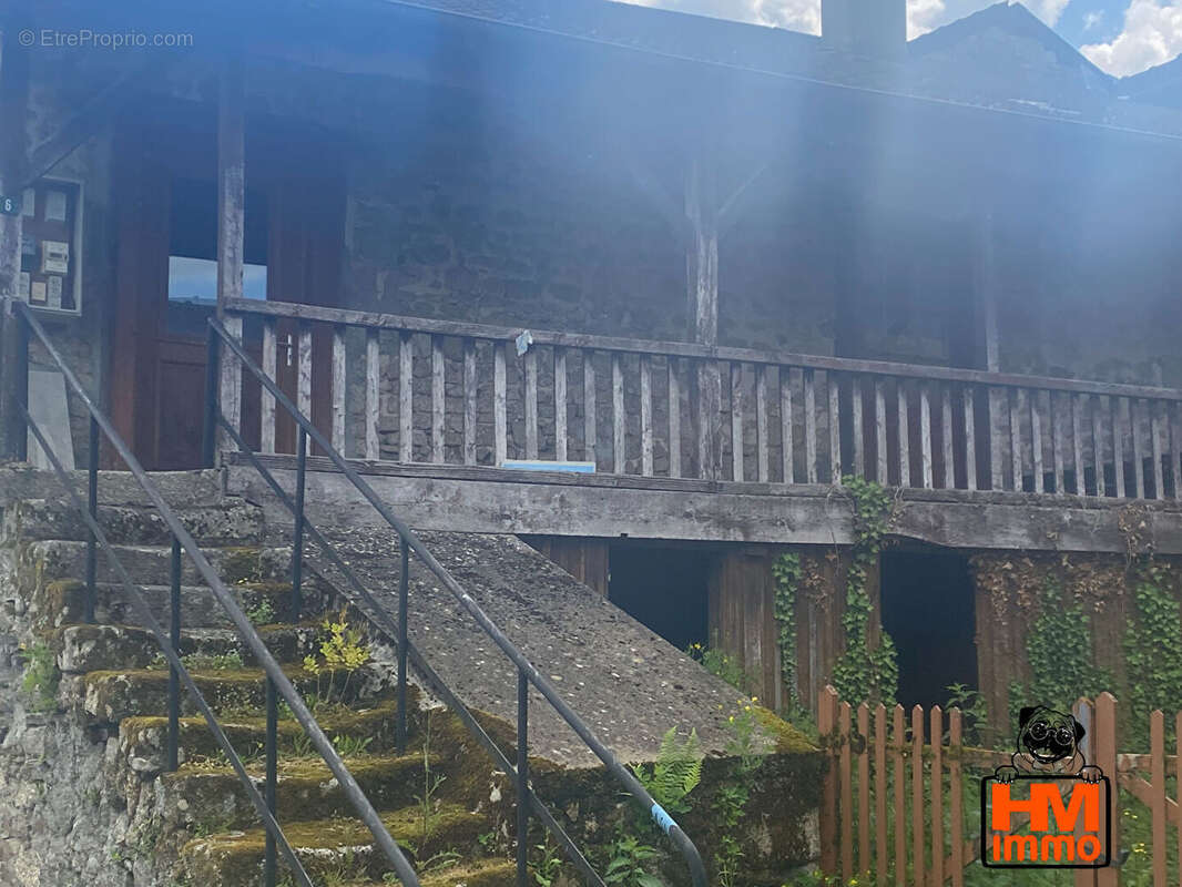 Maison à SAUVIAT-SUR-VIGE