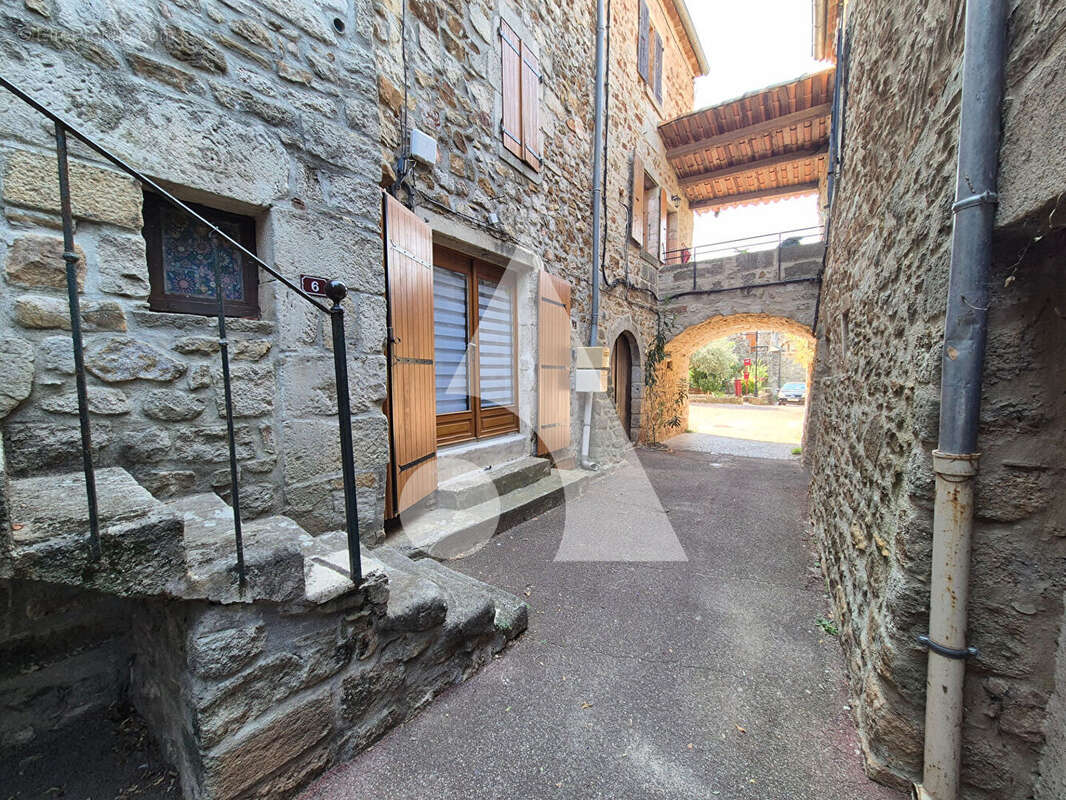 Maison à vendre à Vinezac (07110) - Maison de village rénovée et meublée - photo 5