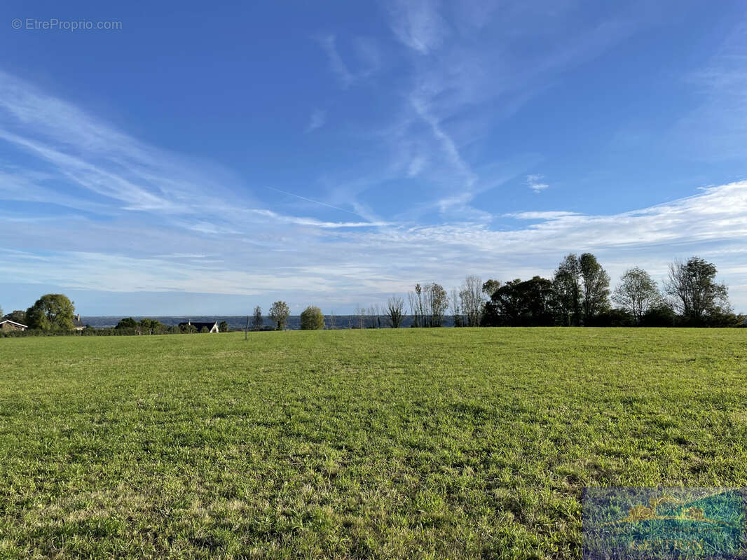 Terrain à NAY