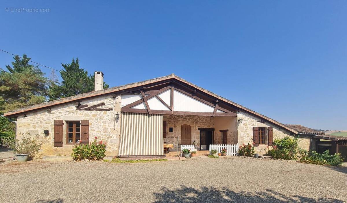 Maison à SAINTE-MERE