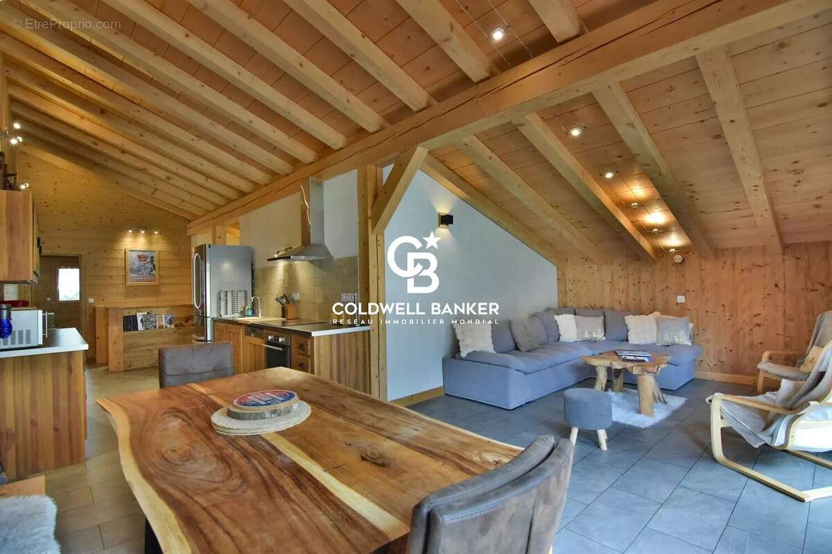 Ferme de 292 m², composée de 3 appartements - Les Houches - photo 3