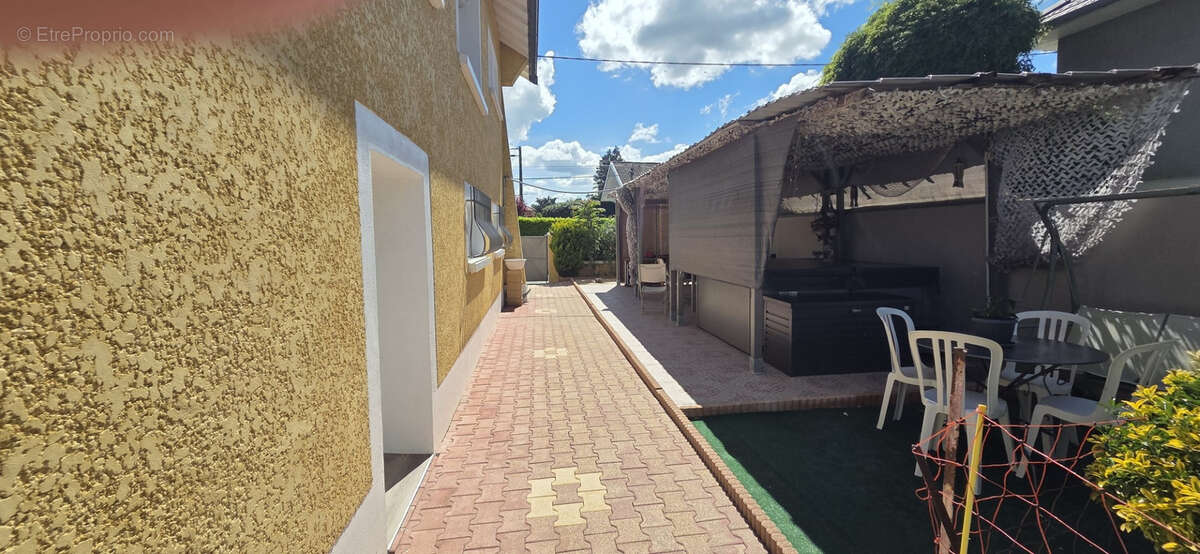 Maison à CHAVANOZ