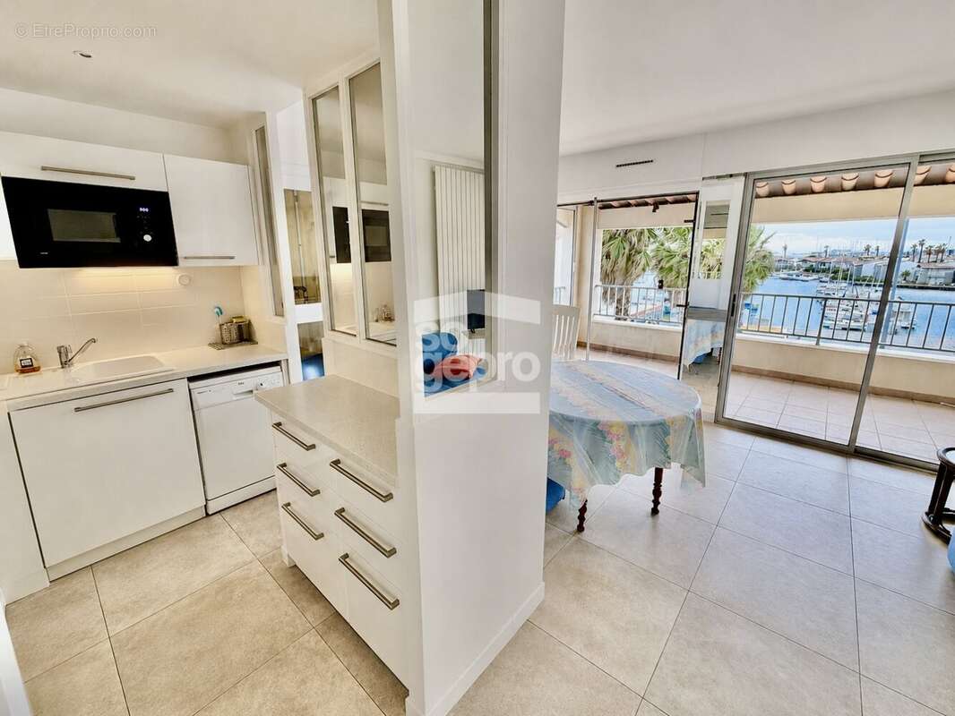Réf : 2300 - Vente Bel Appartement 3 Pièces avec très belle vue sur le Port du Cap d'Agde ! - photo 3