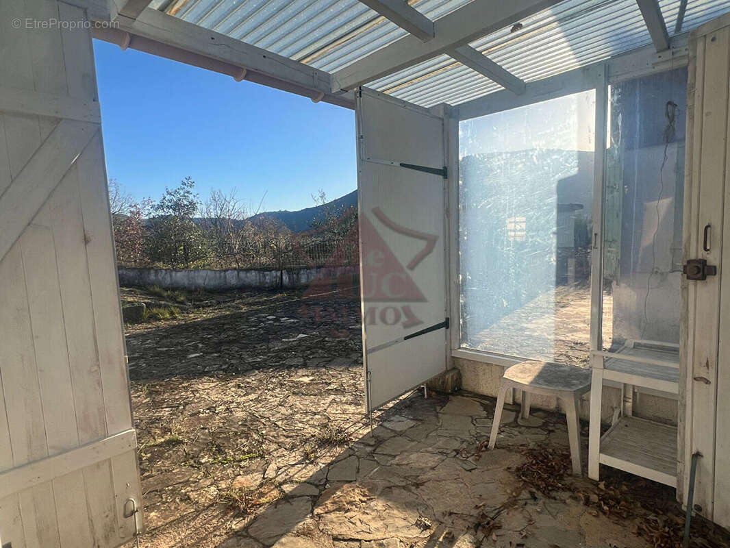 Exclusivité - Maison de plain pied dans un superbe environnement - photo 10
