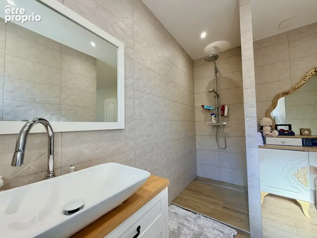 Maison 165 m2 Parcieux avec un terrain de 1434 m2 et piscine chauffée. - photo 9