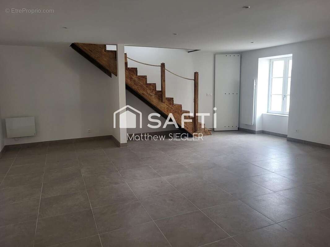 Maison 170 m² à Rille  - photo 2