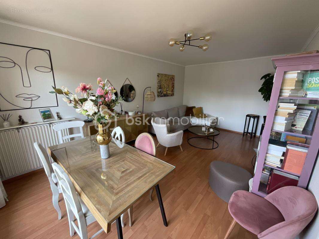 Appartement à FRESNES