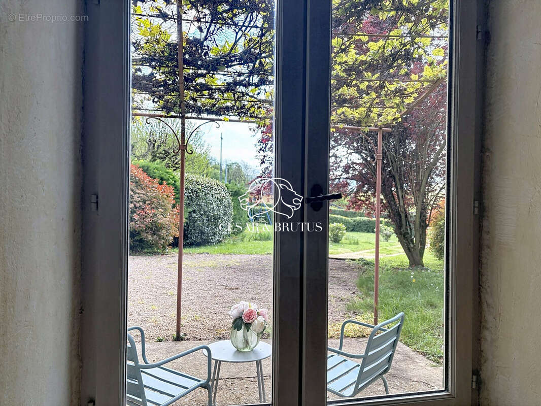 Maison 187 m² à Fleurieu-Sur-Saone  - photo 4