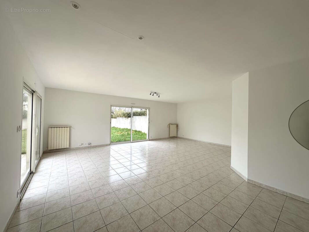 Maison à SAINT-ROGATIEN