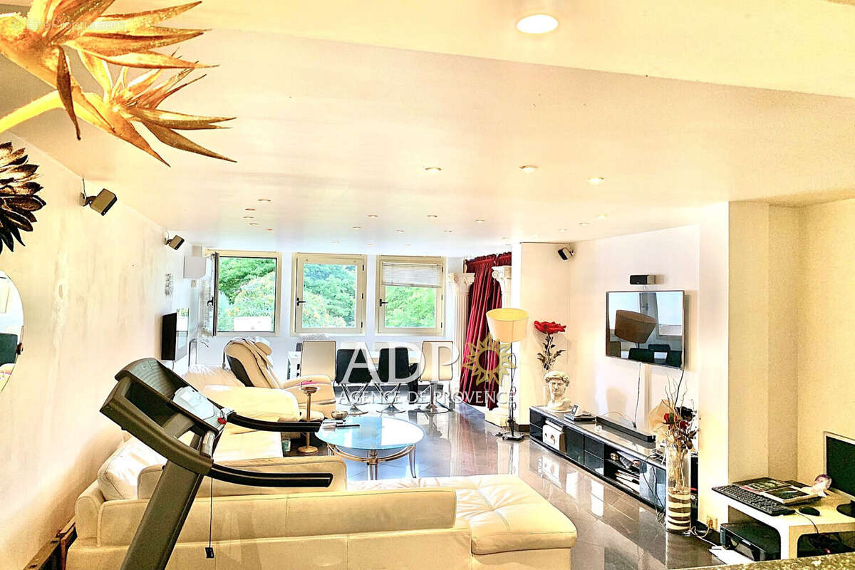 Commerce à MANDELIEU-LA-NAPOULE