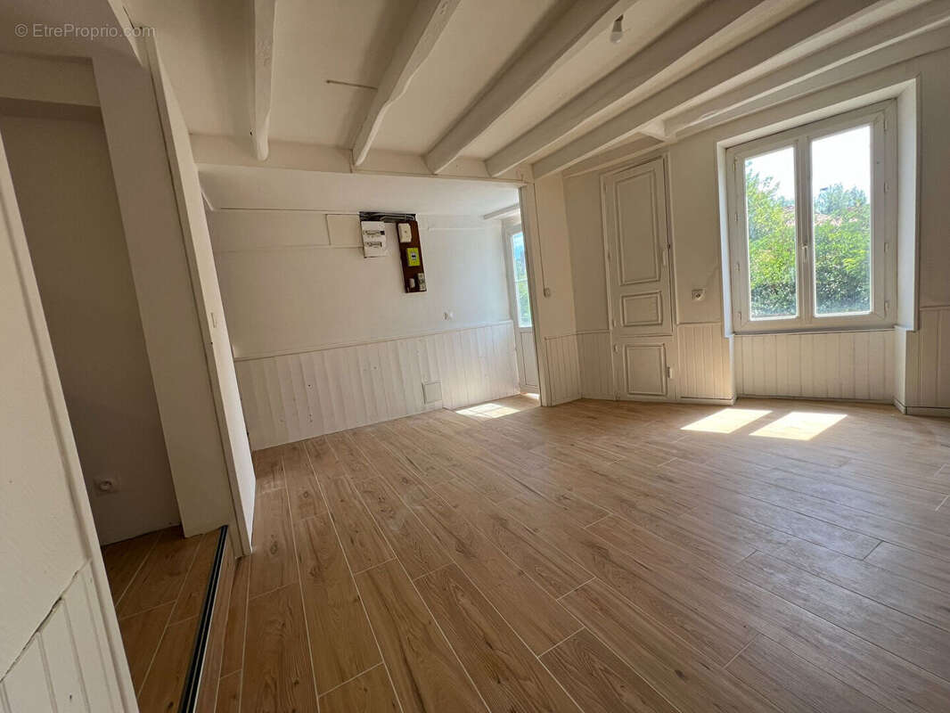 Maison 61 m² à Gencay  - photo 4