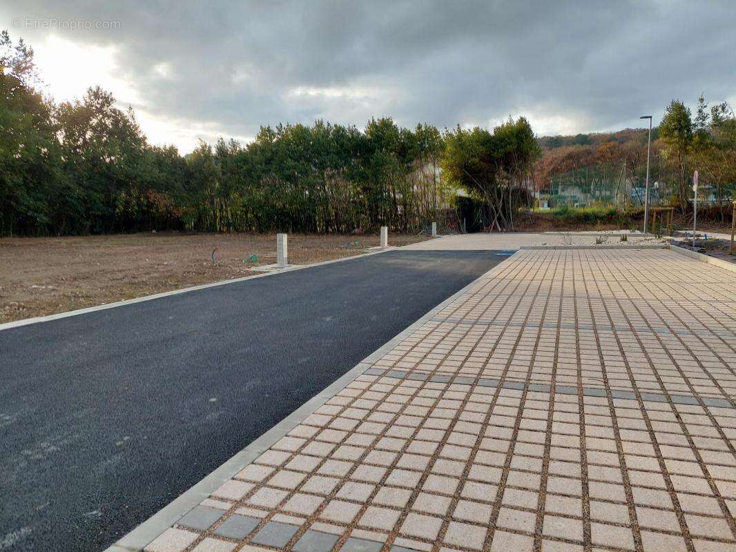 Terrain a batir de  275 m² viabilise et libre constructeur a saze - photo 5