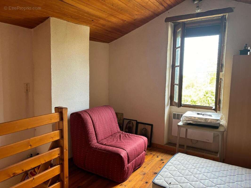   - Maison à SAINTE-MERE