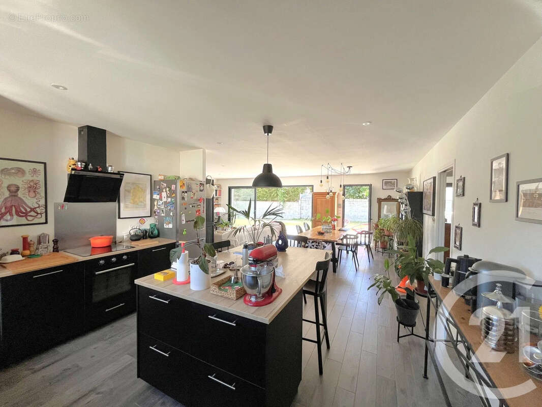 Maison à PINS-JUSTARET