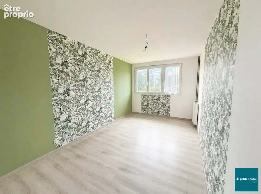 Photos retouchées à titre de projection : le mobilier a été retiré afin de mieux visualiser les volumes du bien.