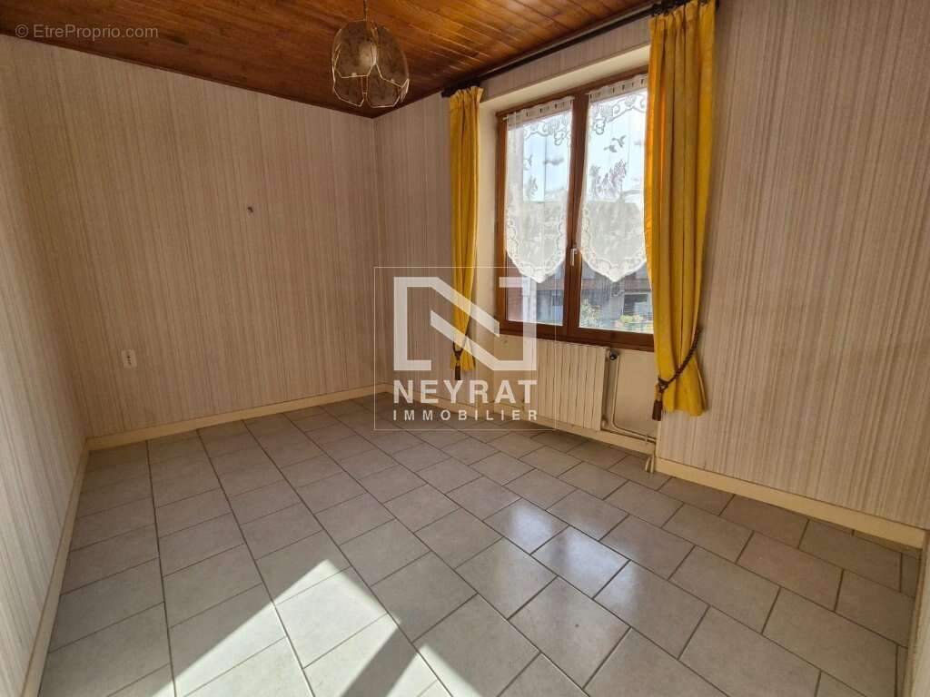 Maison à SAINT-LEGER-SUR-DHEUNE