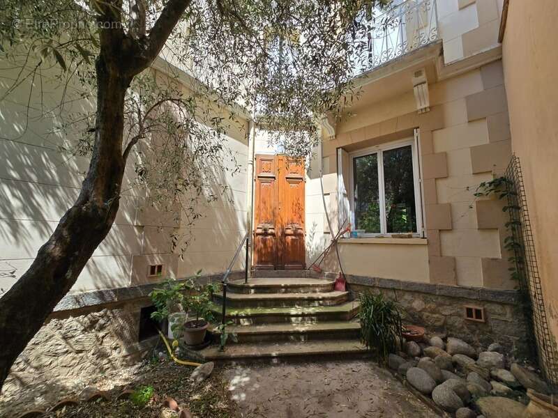 Maison de maître d'exception – ancien domaine viticole – plus de 1 000 m² de bâtis – cœur de ville - photo 7