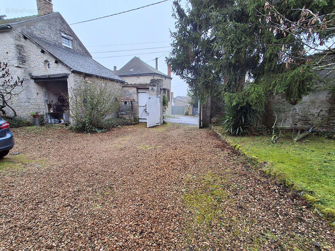 Maison à AUTRUY-SUR-JUINE