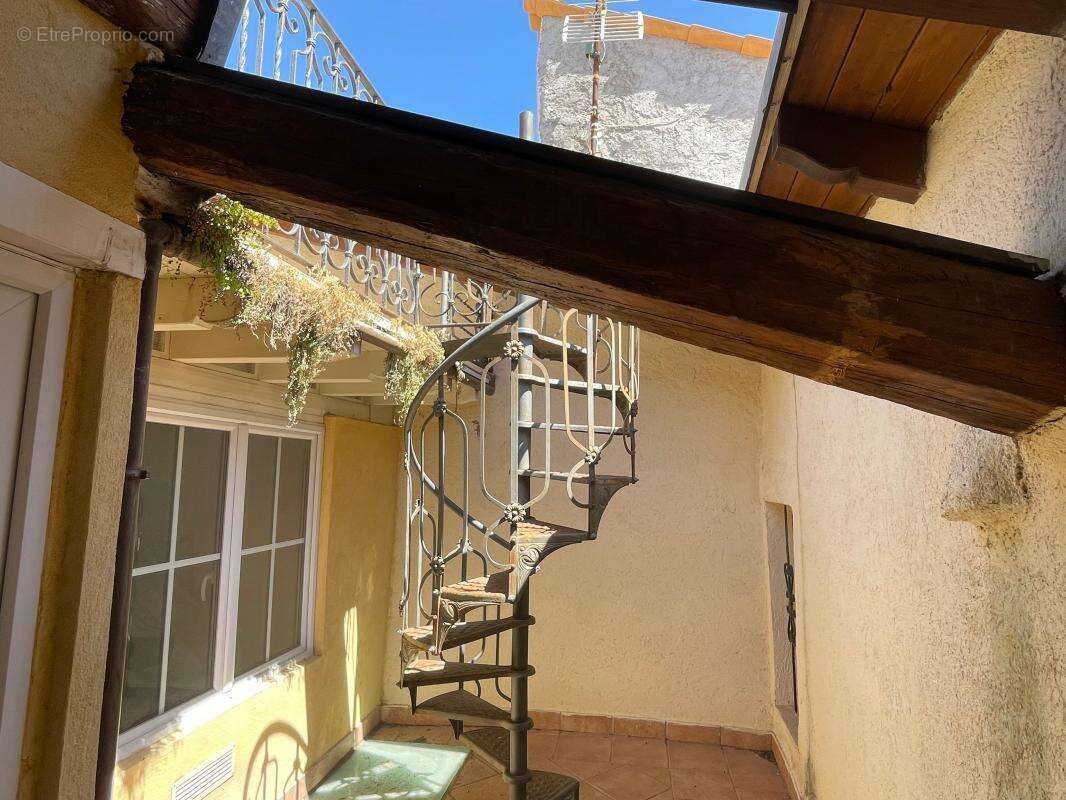 Maison à CHATEAUNEUF-GRASSE