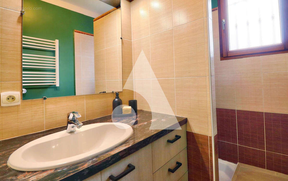 Maison à VINON-SUR-VERDON