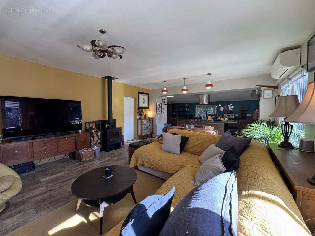 Maison à ENTRECASTEAUX