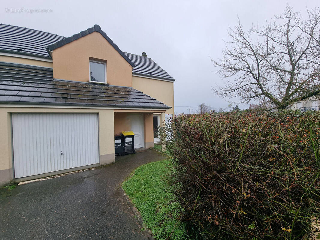 Maison à VARENNES-VAUZELLES