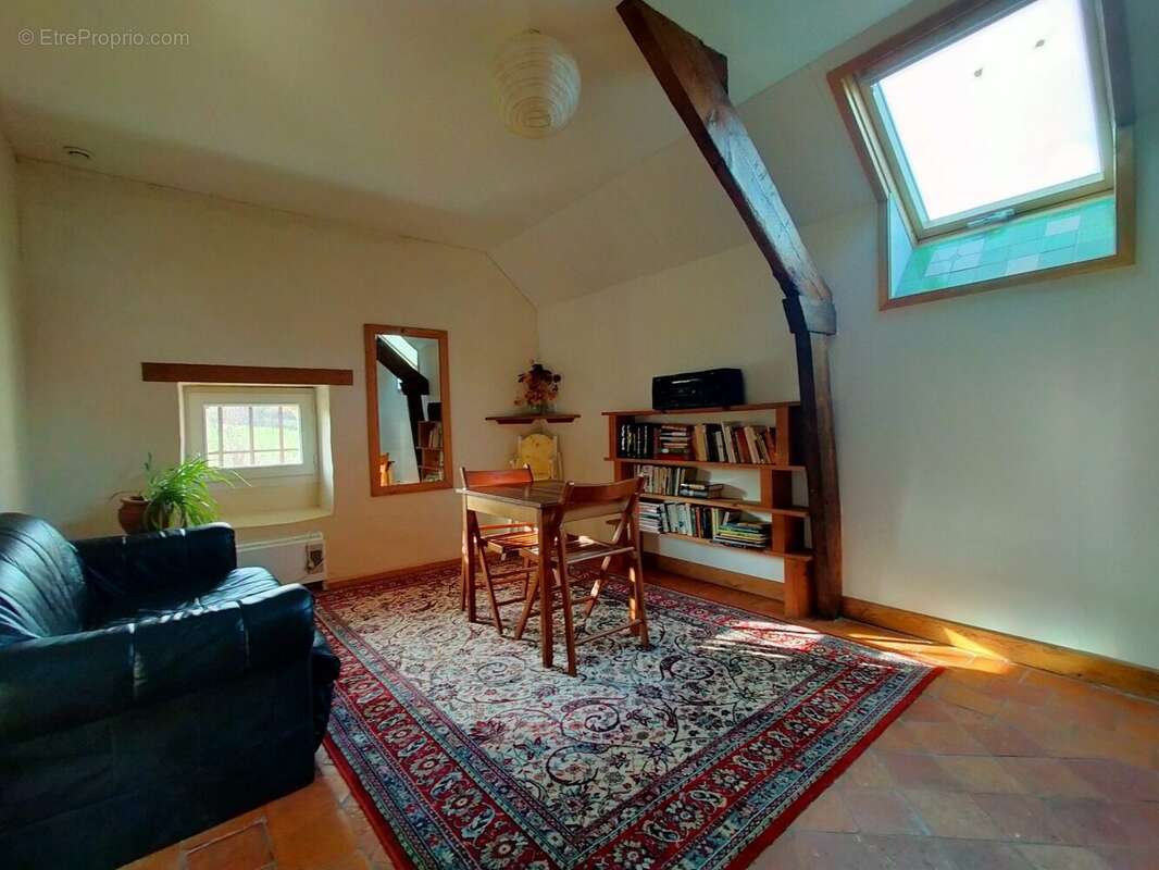 Maison à vendre à St Germain de Coulamer salon ou chambre - Maison à SAINT-GERMAIN-DE-COULAMER