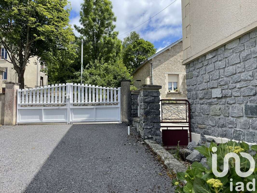Maison 110 m² à Eymoutiers  - photo 2