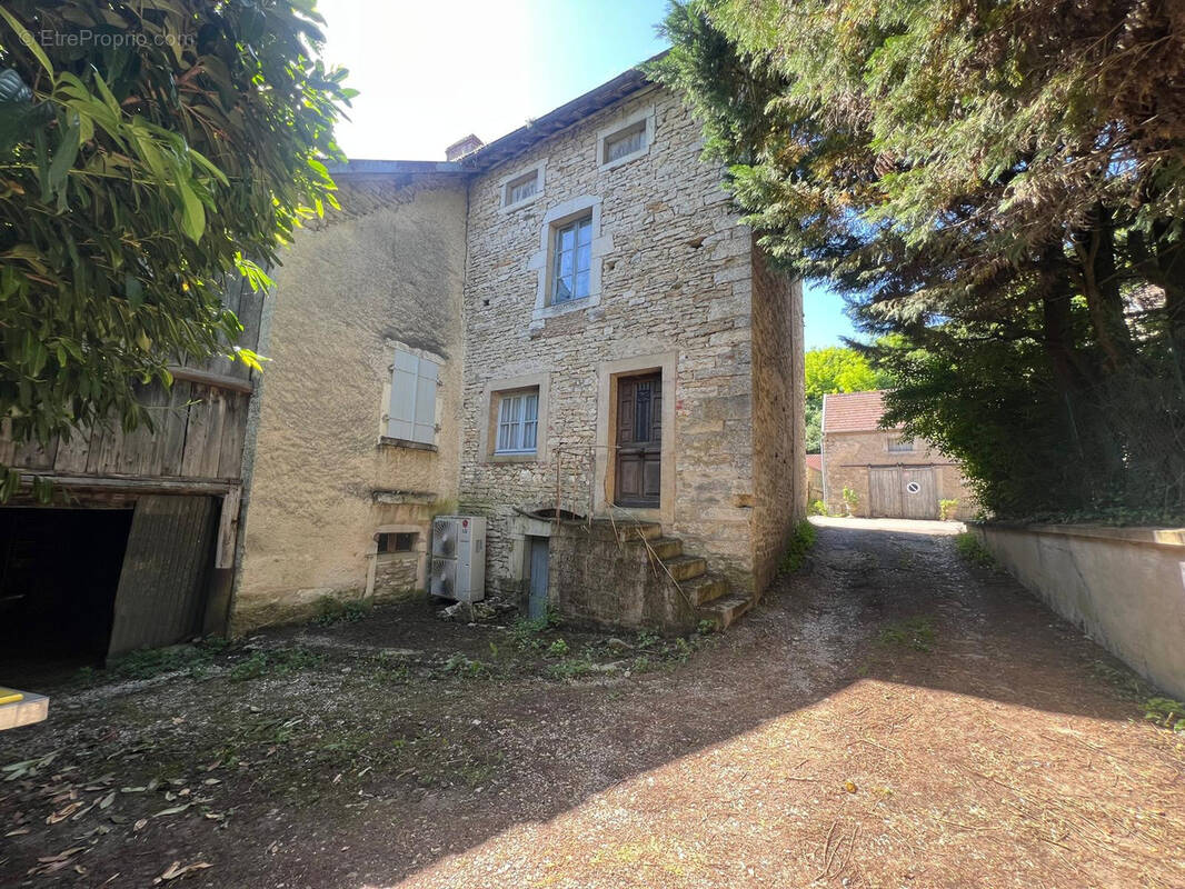 Maison à BEZE