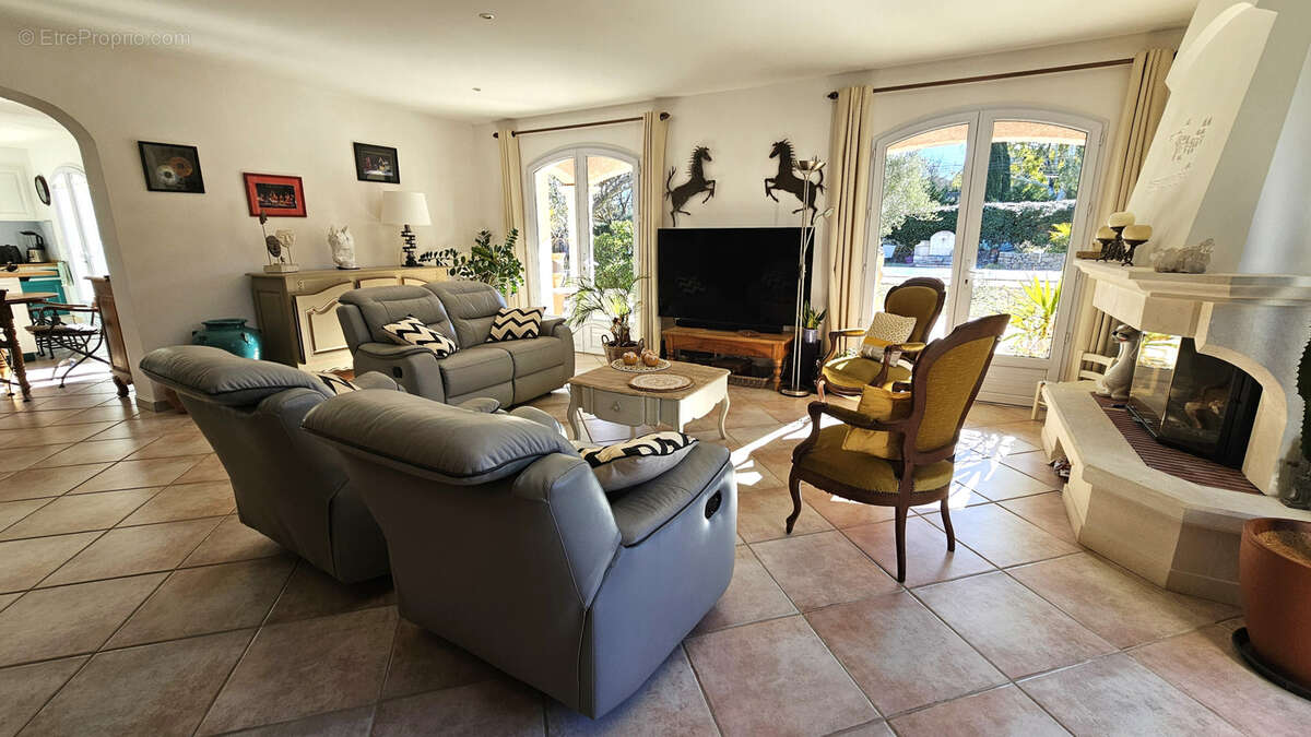 Maison à BAGNOLS-EN-FORET