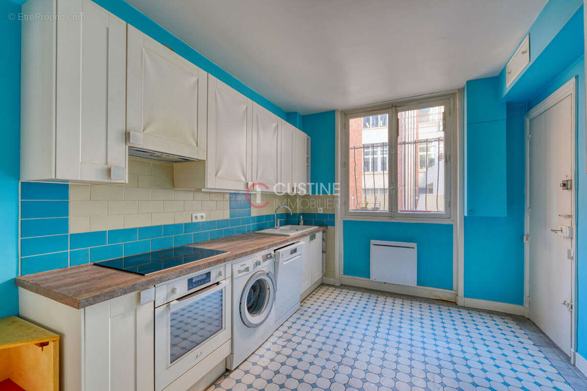 Appartement à PARIS-18E