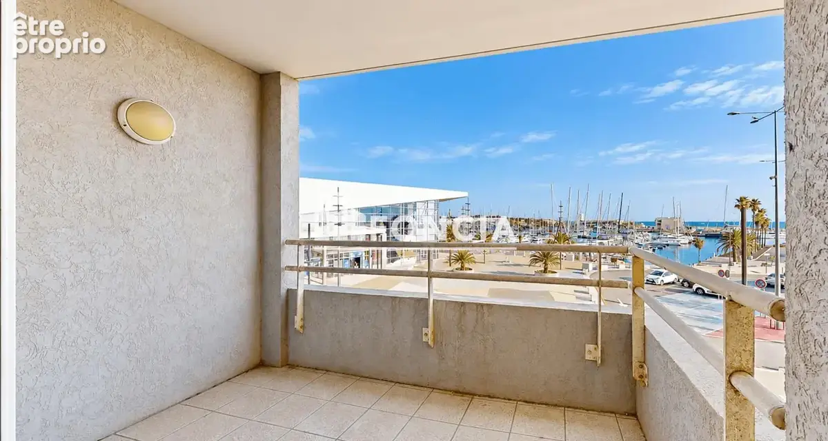 CANET PORT / AQUARIUM – T2 Traversant – Vue Port Exceptionnelle – Terrasse – Ascenseur – Parking - photo 4