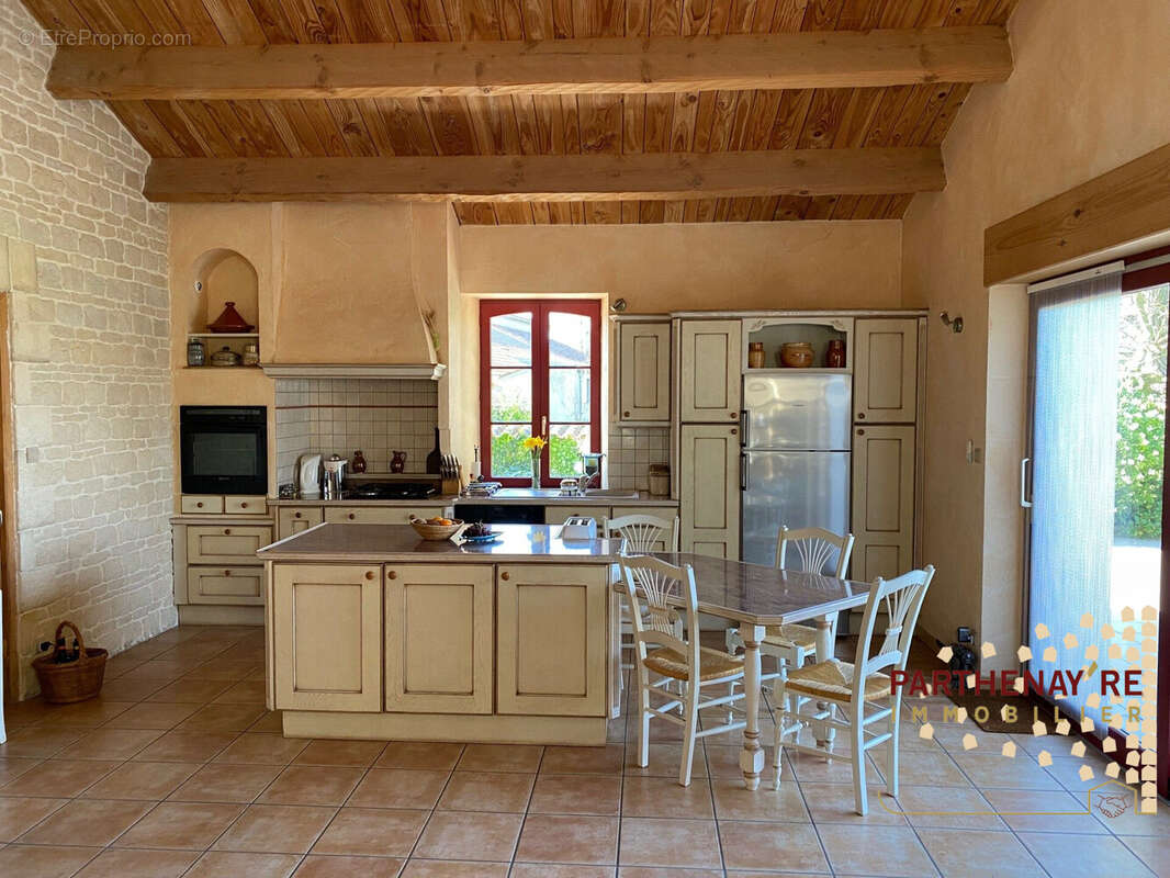 Maison 257 m² à Gourge  - photo 4