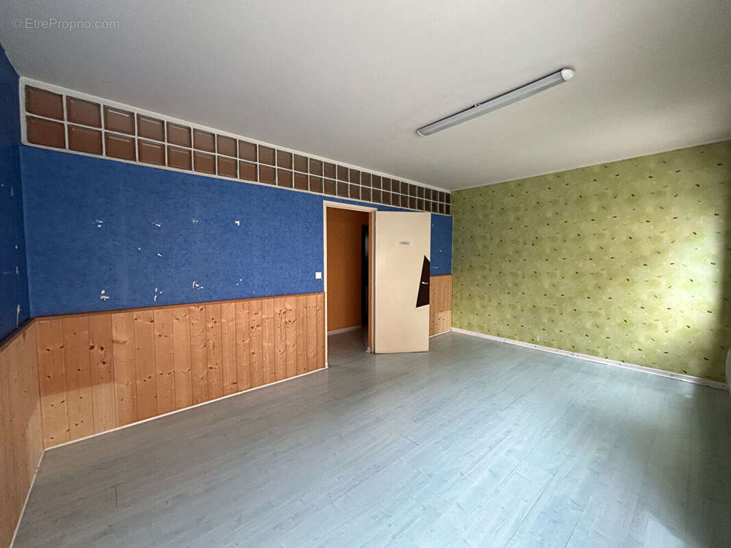 Local de 76 m² au fort potentiel mixte - Figeac Centre - photo 11