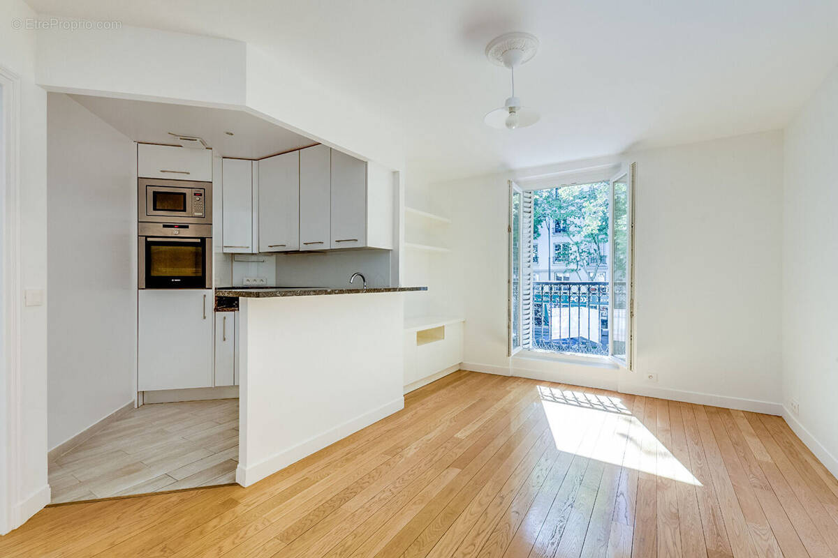 Appartement à PARIS-14E