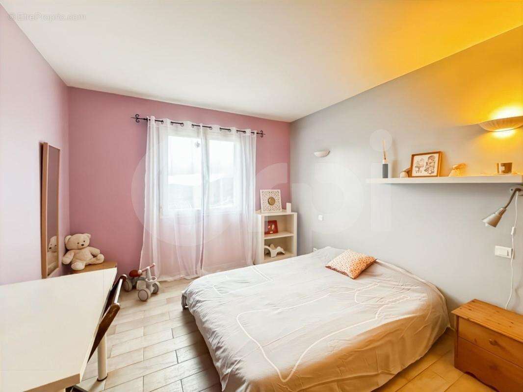 Maison à LE REVEST-LES-EAUX