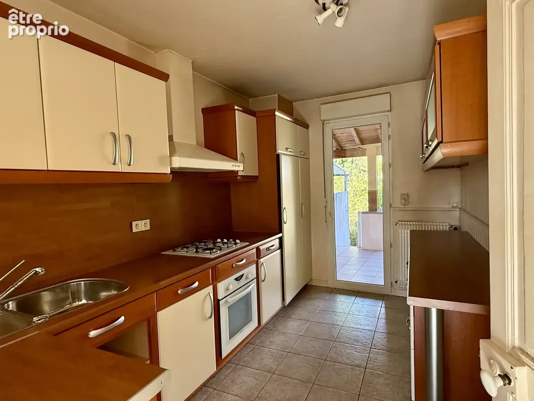 Albi - Rue du Roc - Maison de caractère avec jardin, terrasse couverte et garage - photo 18