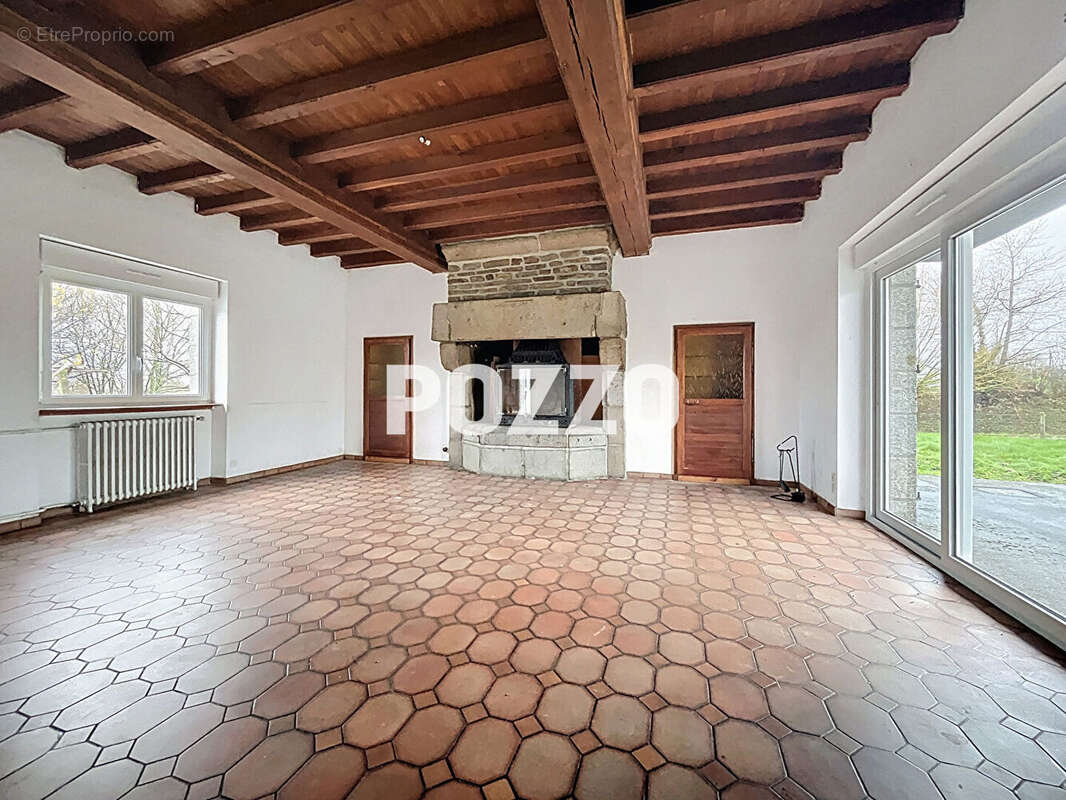 A VENDRE - Juvigny Les Vallées - Maison 6 pièce(s) 135.3 m² - Terrain - Dépendances - photo 3