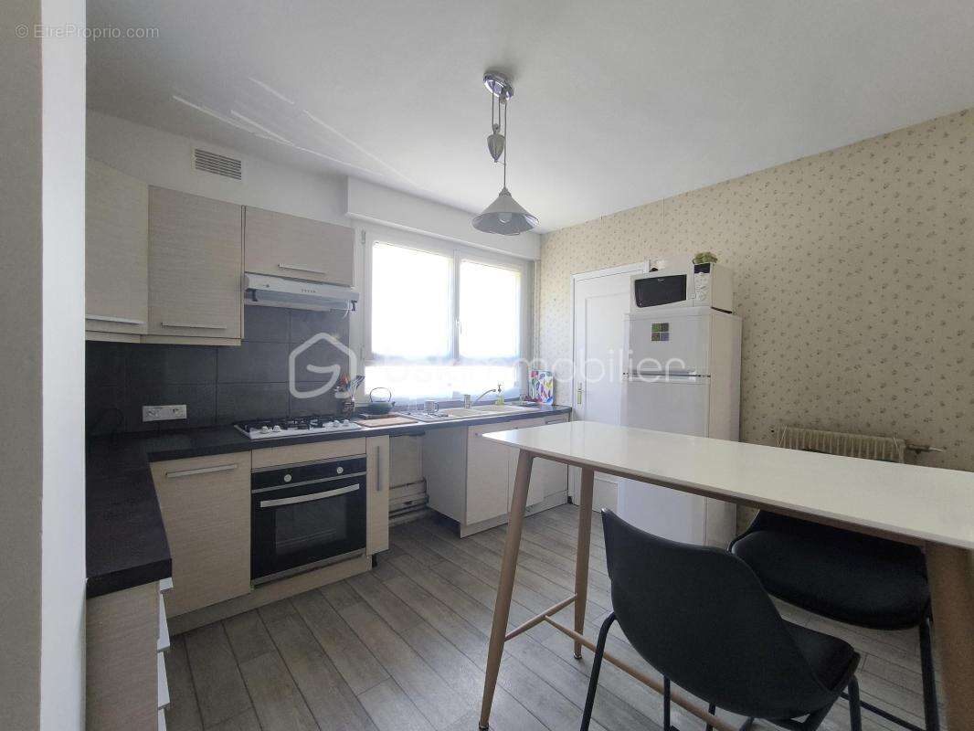 Appartement T5 - 92m2 - 3 chambres - A 10min à pied du port - photo 9