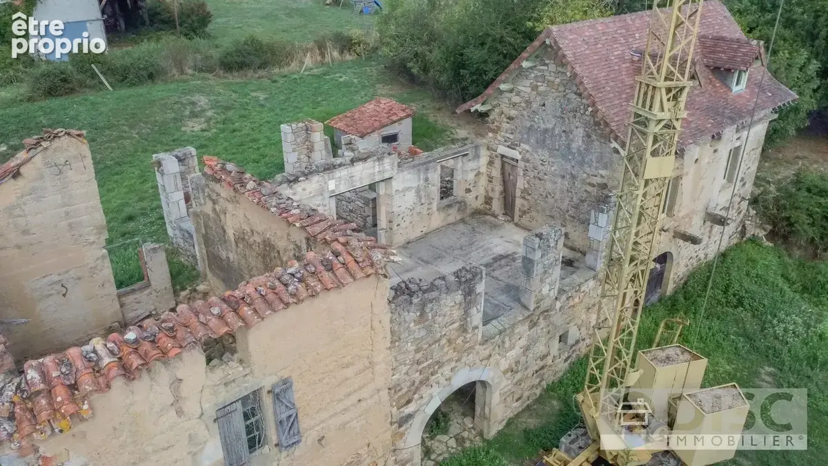 Maison rénovée en partie avec beaucoup de potentiel. - photo 2