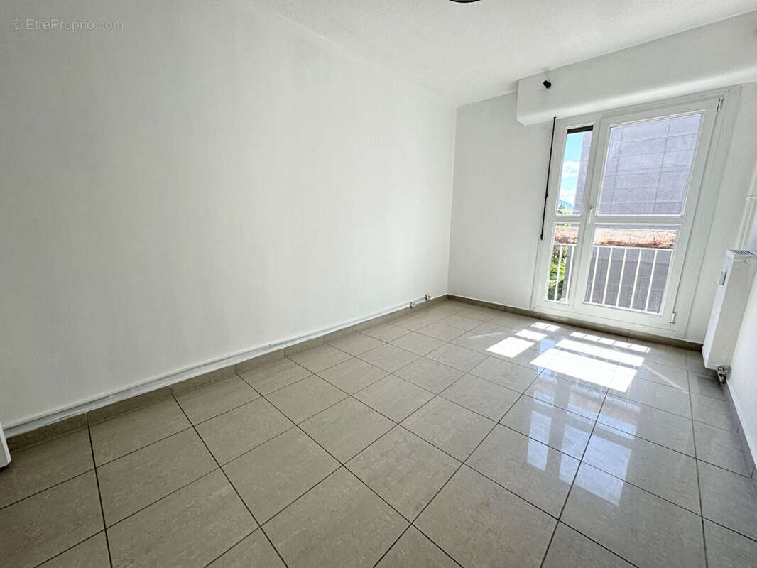 Appartement à LE PONT-DE-CLAIX