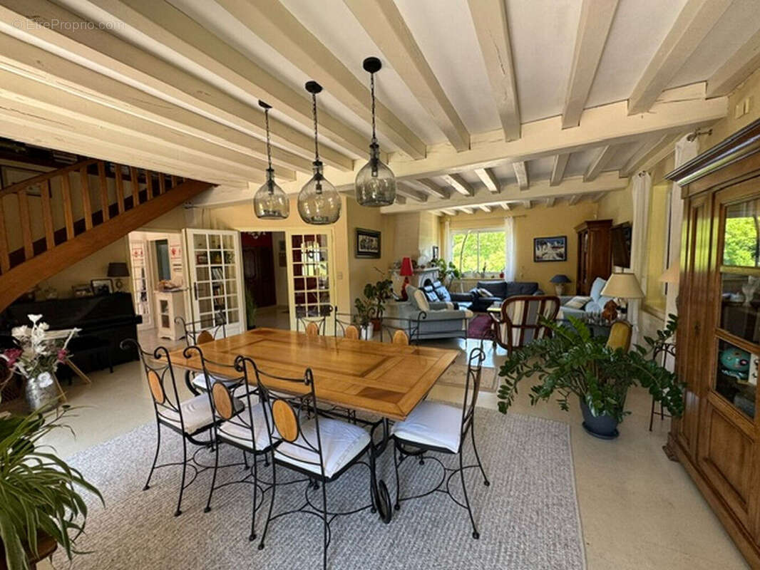 * EXCLUSIVITE * Maison d'exception à vendre de 184 m² avec piscine - photo 2