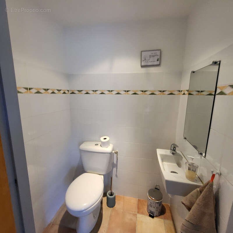 Maison en pierres mitoyenne d'un côté. - photo 12