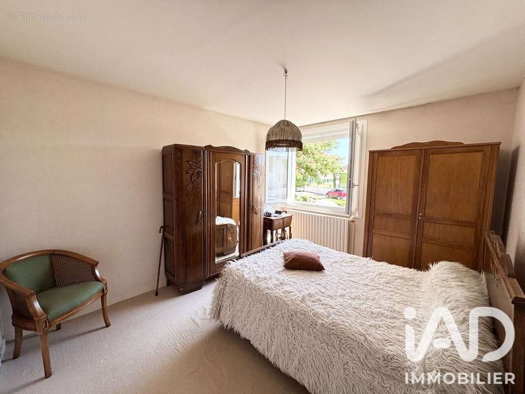 Maison 90 m² à Saint-Gaultier  - photo 7