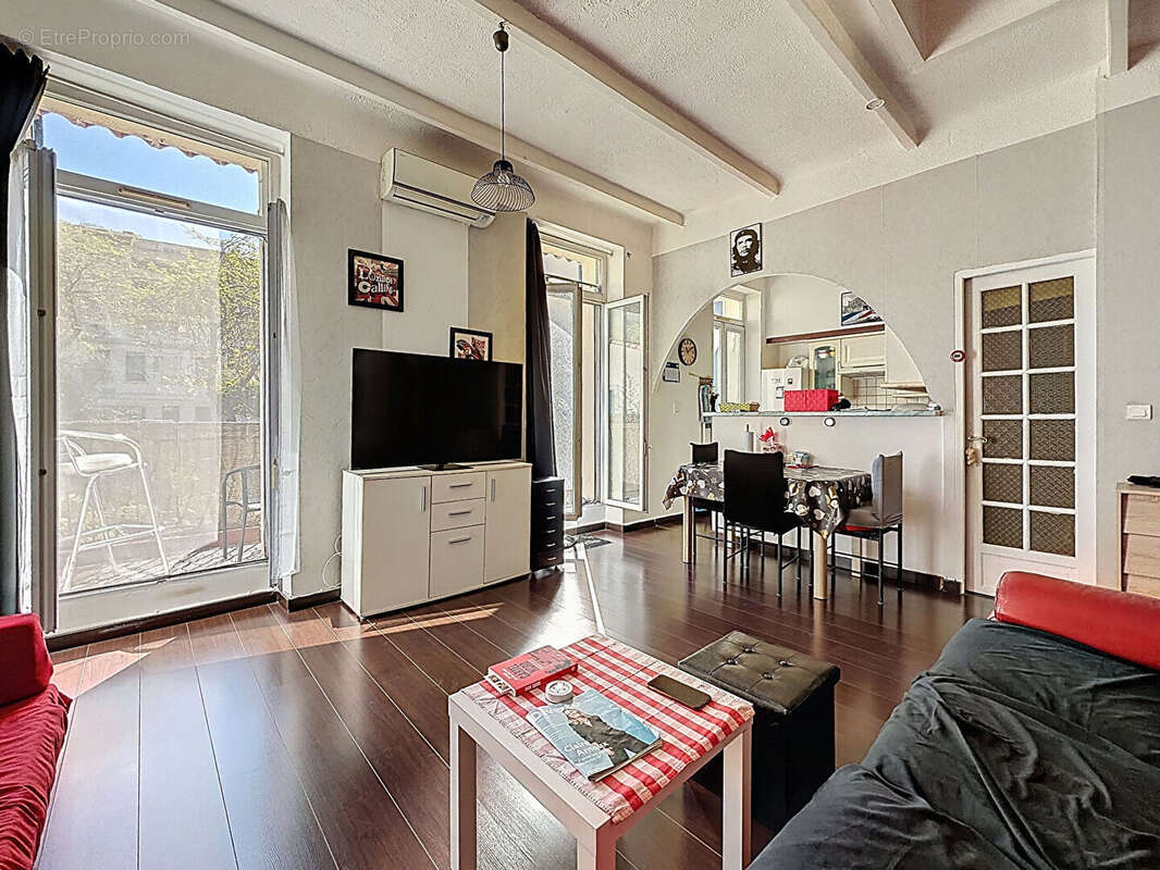 Appartement à MARSEILLE-4E