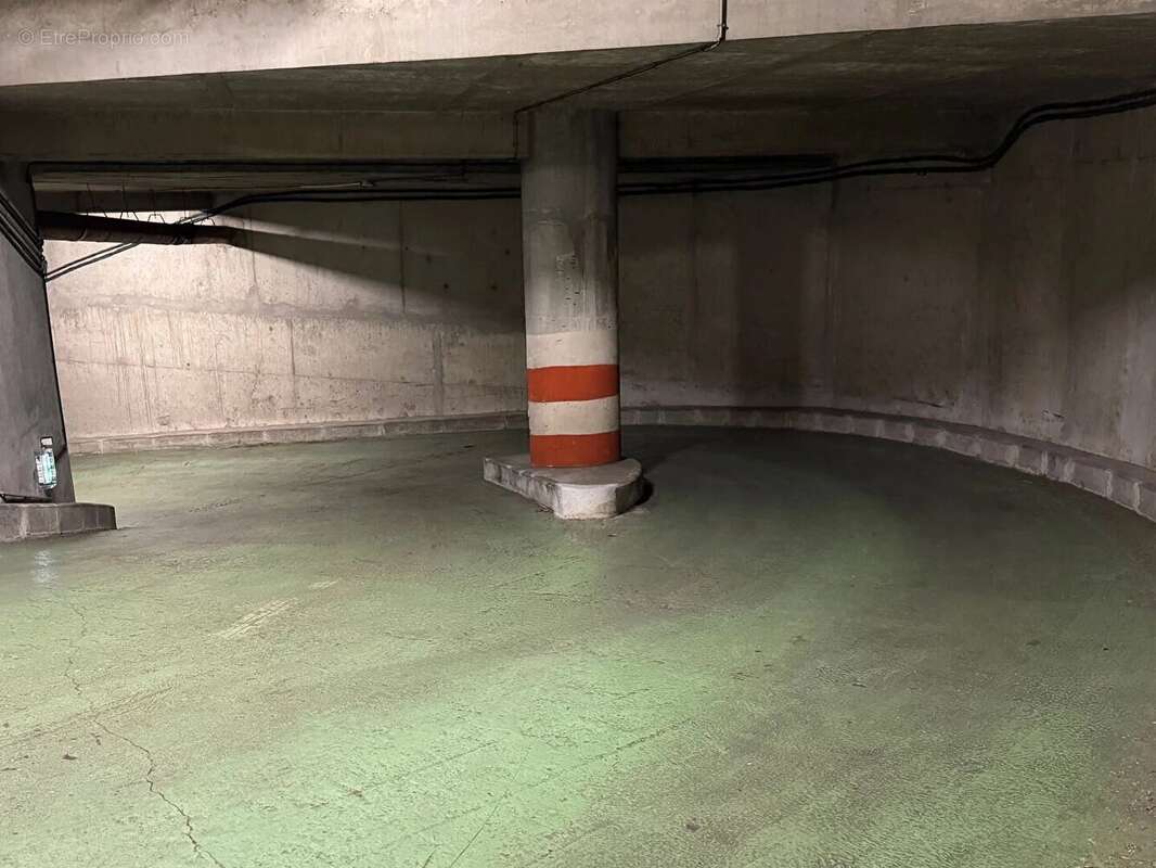 Parking à PARIS-15E